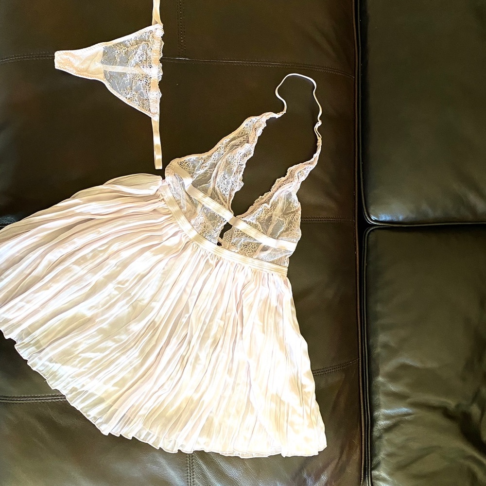 Victoria’s Secret 2-piece intimates